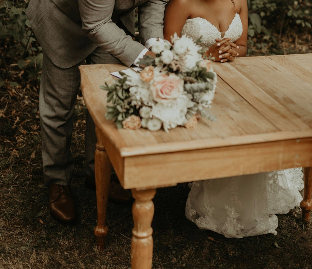 Reception Signing Table Wedding signing table decor | Honestweddingadvice.com